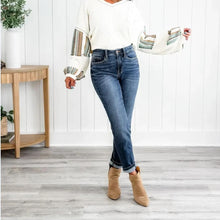 Load image into Gallery viewer, Fashionable jeans with slim fit, legs and high waist
