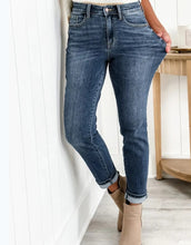 Load image into Gallery viewer, Fashionable jeans with slim fit, legs and high waist
